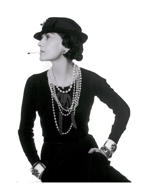 Gabrielle Chanel : ses pièces signatures décryptées .